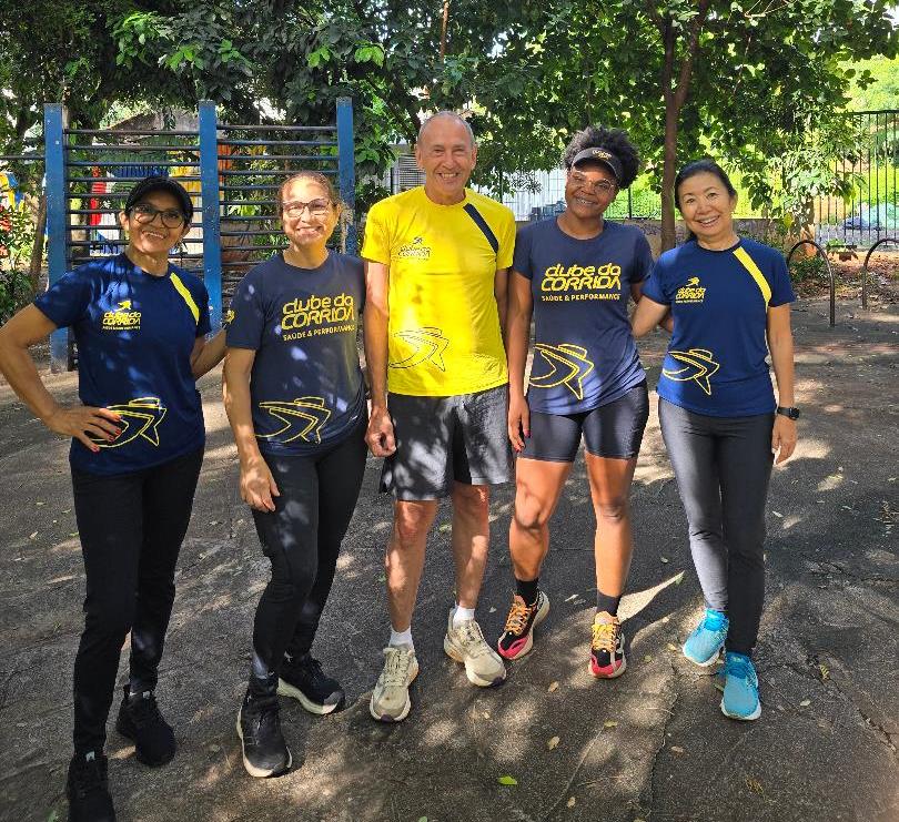 Alunos do Clube da Corrida Bertolino treinando