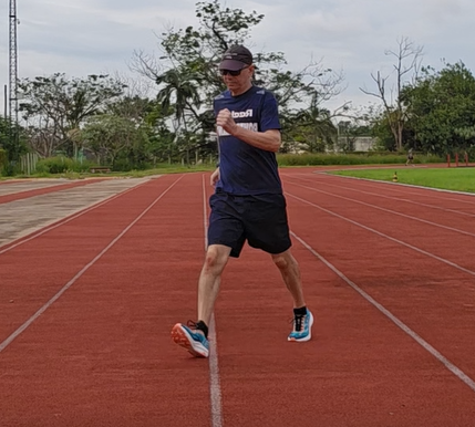 Claudio Bertolino demonstrando a técnica da Fitwalk, A Caminhada Turbinada