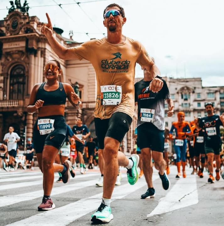 Aluno Rafael, do Clube da Corrida Bertolino participando da 100ª corrida São Silvestre 2025.