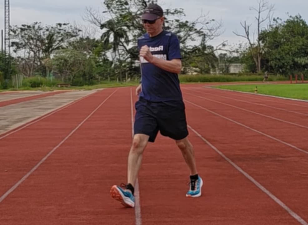 O treinador Claudio Bertolino demonstrando a Fitwalk.