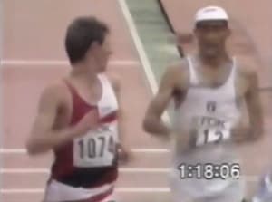 Momento em que o então soviético Mikhail Shchennikov percebe o seu engano, o que daria a vitória ao italiano Maurizio Damilano nos 20 km do mundial de Tóquio 1991. 